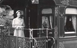 Queen Elizabeth II arriving at Leura onboard the royal train, 12 February 1954. Digital ID 17420_a014_a014000190